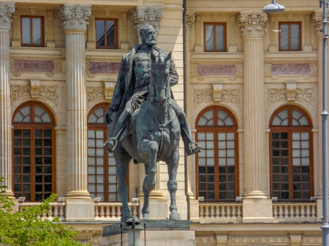 Tur ghidat pe Calea Victoriei